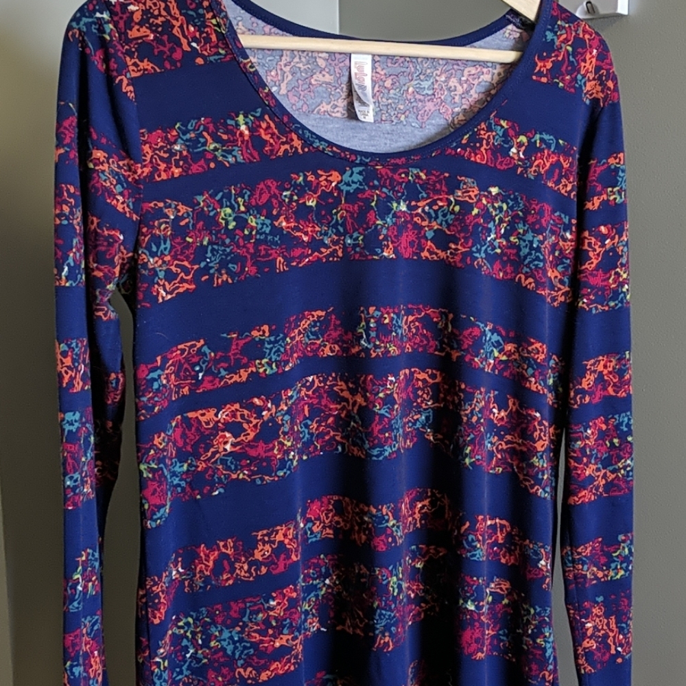 BEAUTIFUL LuLaRoe Lynnae top